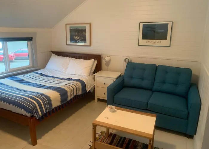 Tofino Paddlers Inn